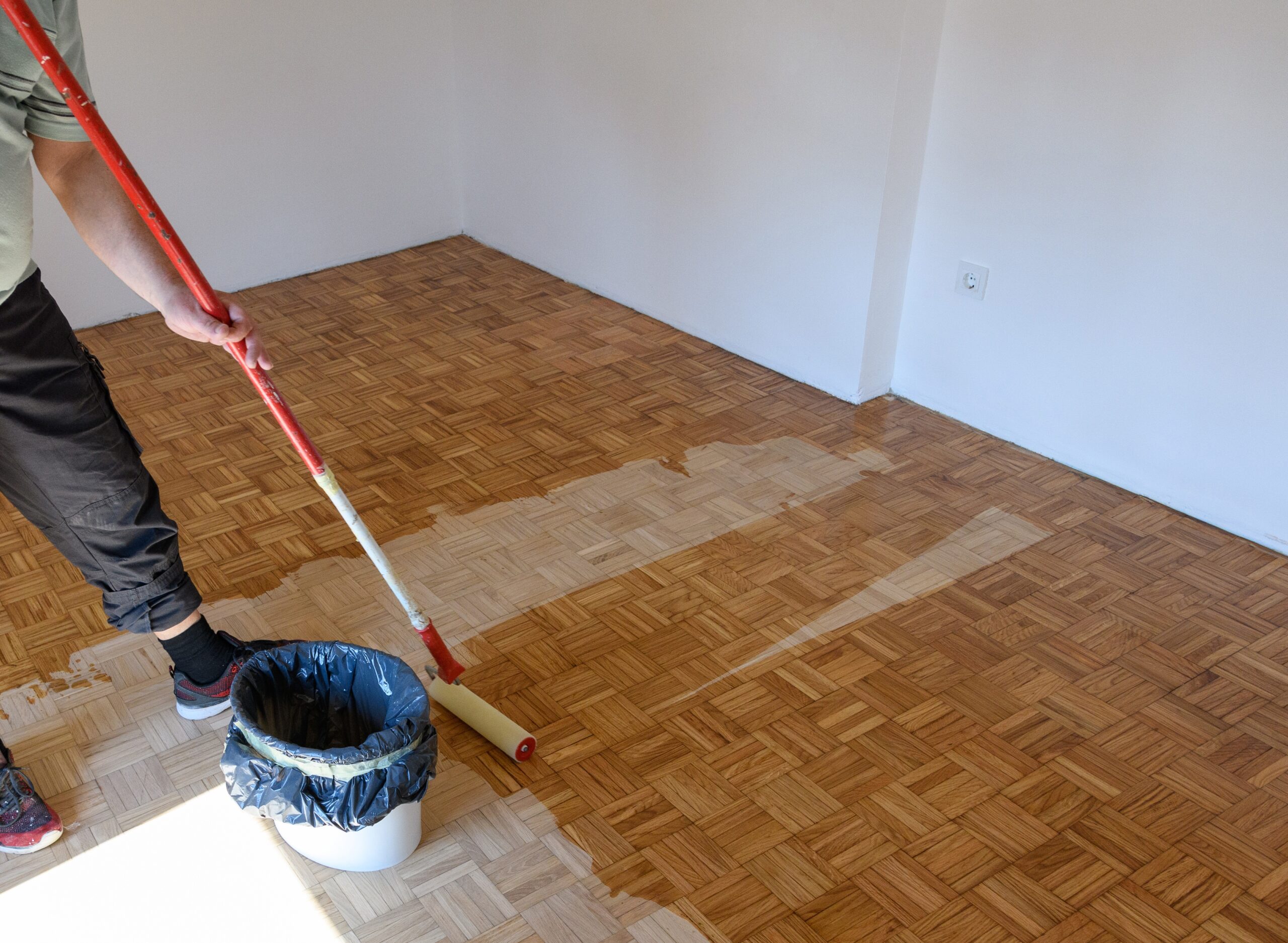 man-applying-lacquer-finish-on-oak-hardwood-floor-2023-11-27-05-28-47-utc (1)